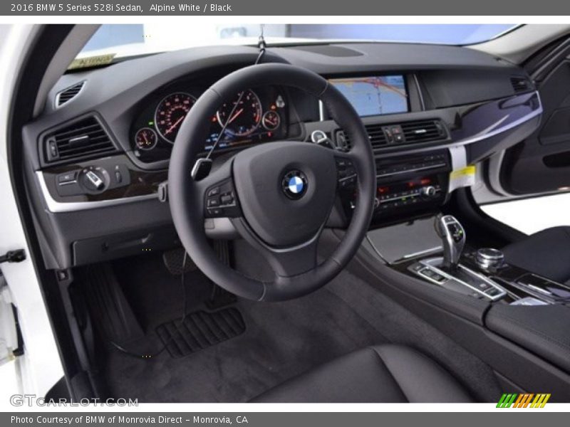Alpine White / Black 2016 BMW 5 Series 528i Sedan