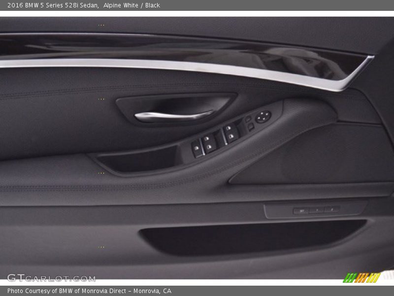 Alpine White / Black 2016 BMW 5 Series 528i Sedan