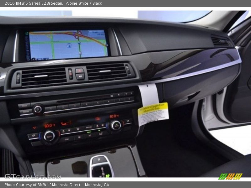 Alpine White / Black 2016 BMW 5 Series 528i Sedan