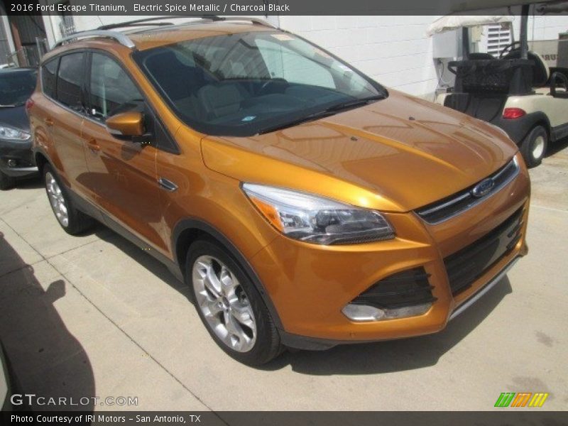 Front 3/4 View of 2016 Escape Titanium