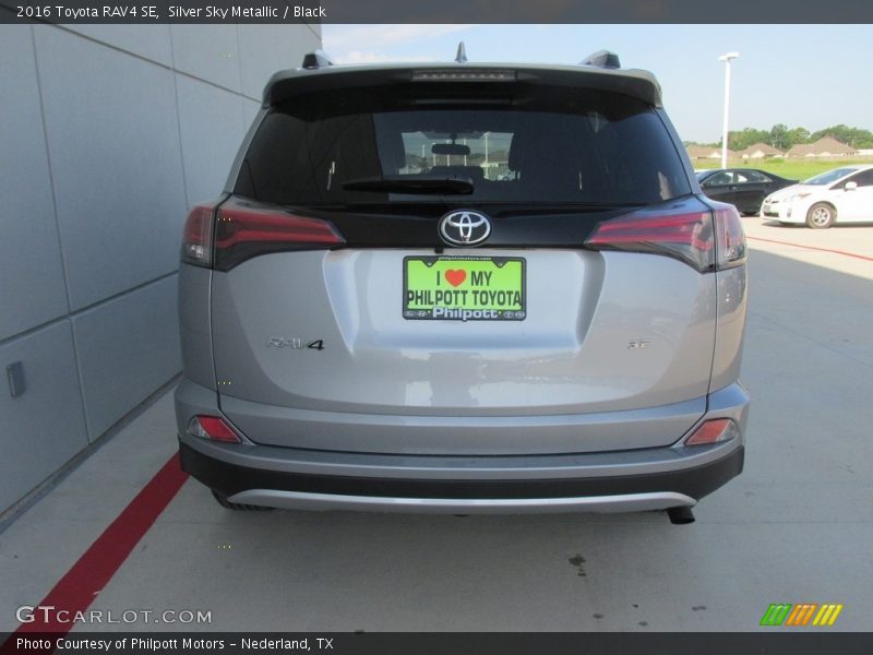 Silver Sky Metallic / Black 2016 Toyota RAV4 SE