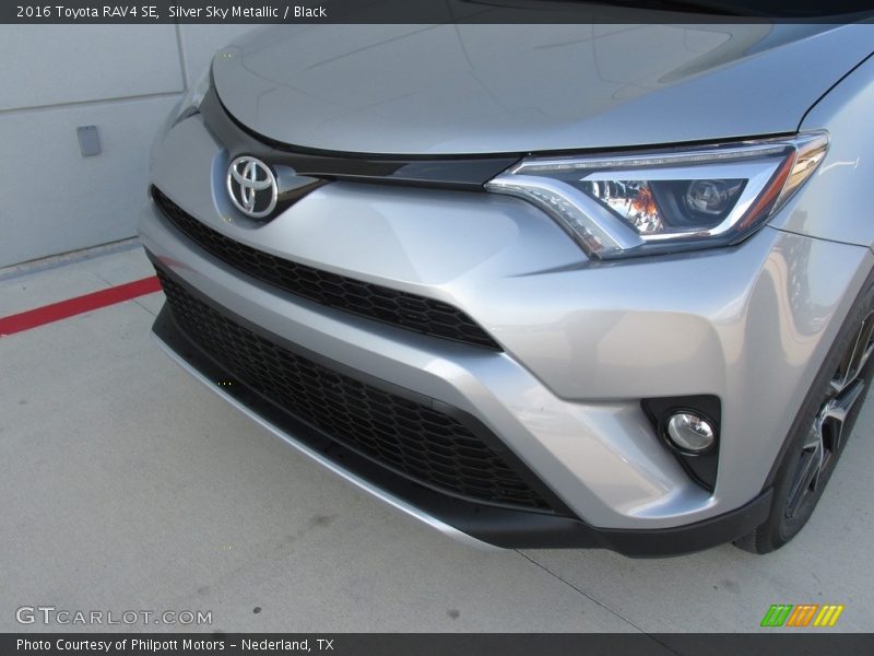 Silver Sky Metallic / Black 2016 Toyota RAV4 SE