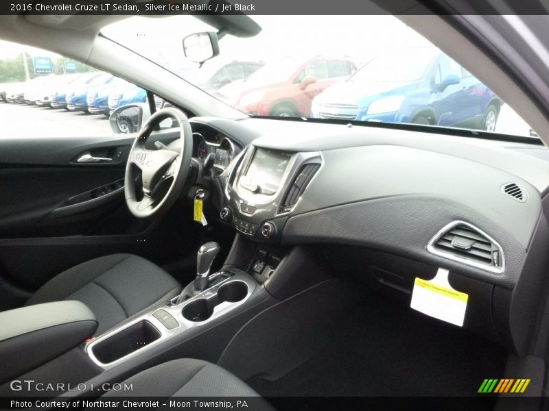 Silver Ice Metallic / Jet Black 2016 Chevrolet Cruze LT Sedan