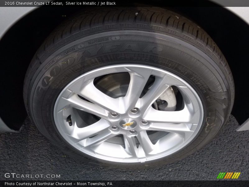 Silver Ice Metallic / Jet Black 2016 Chevrolet Cruze LT Sedan