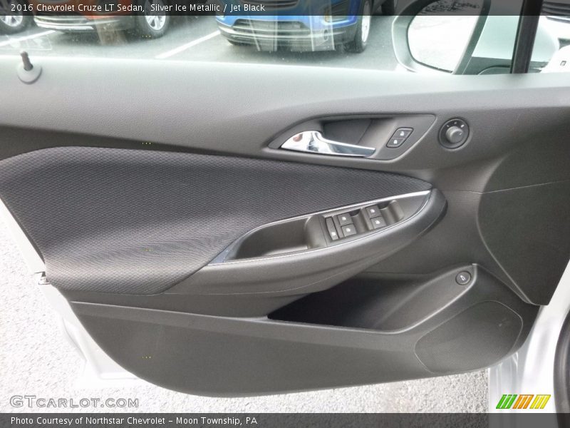 Silver Ice Metallic / Jet Black 2016 Chevrolet Cruze LT Sedan