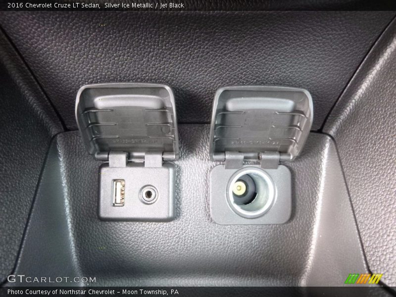 Silver Ice Metallic / Jet Black 2016 Chevrolet Cruze LT Sedan