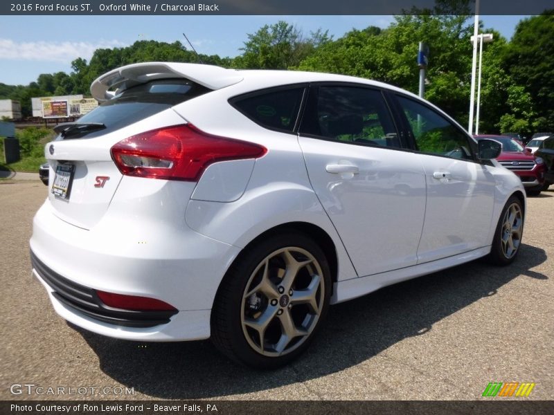 Oxford White / Charcoal Black 2016 Ford Focus ST