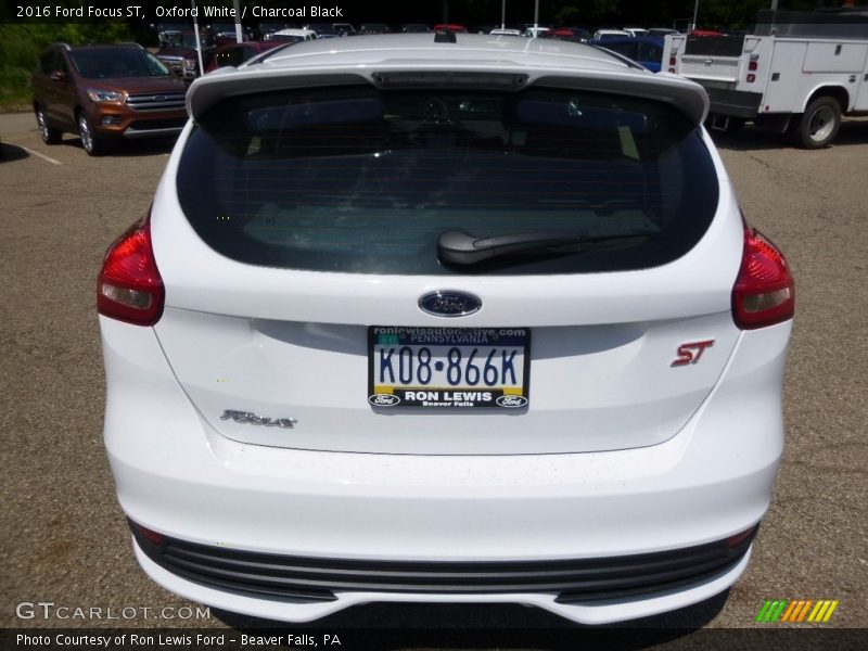 Oxford White / Charcoal Black 2016 Ford Focus ST