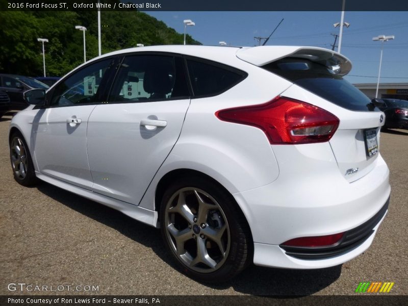 Oxford White / Charcoal Black 2016 Ford Focus ST