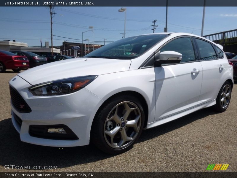 Oxford White / Charcoal Black 2016 Ford Focus ST