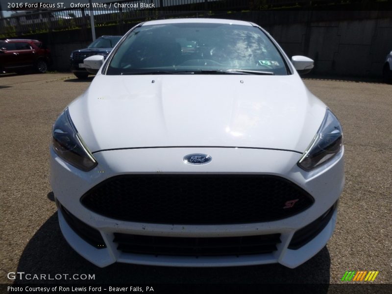 Oxford White / Charcoal Black 2016 Ford Focus ST