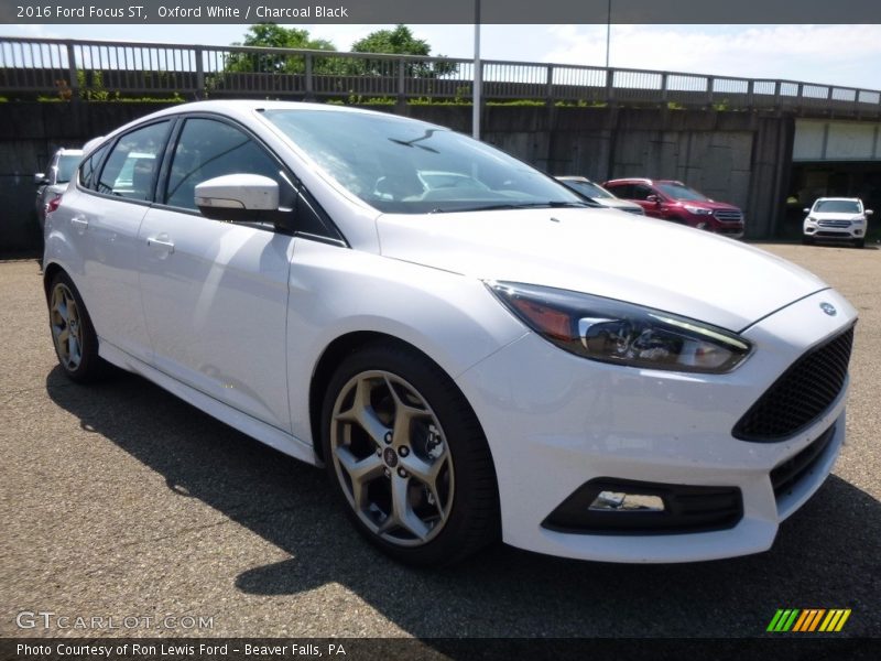 Oxford White / Charcoal Black 2016 Ford Focus ST