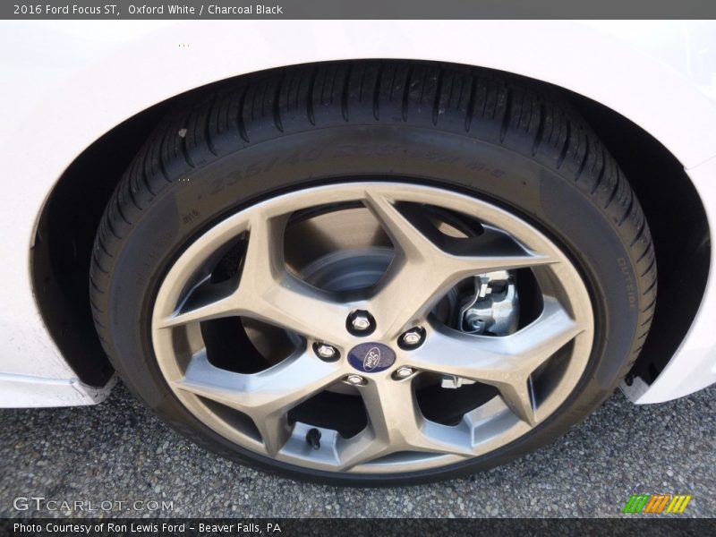 Oxford White / Charcoal Black 2016 Ford Focus ST