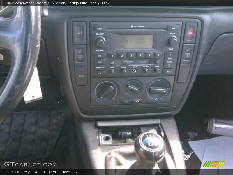 Indigo Blue Pearl / Black 2003 Volkswagen Passat GLS Sedan