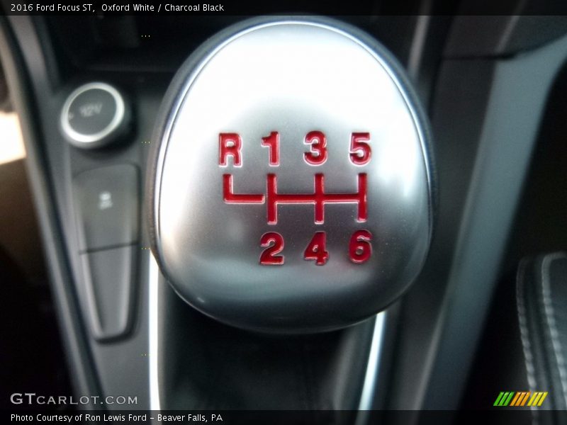 Oxford White / Charcoal Black 2016 Ford Focus ST