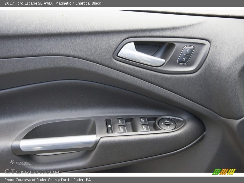 Magnetic / Charcoal Black 2017 Ford Escape SE 4WD