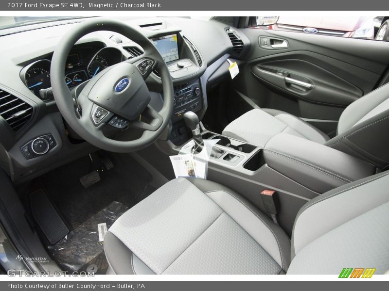 Magnetic / Charcoal Black 2017 Ford Escape SE 4WD