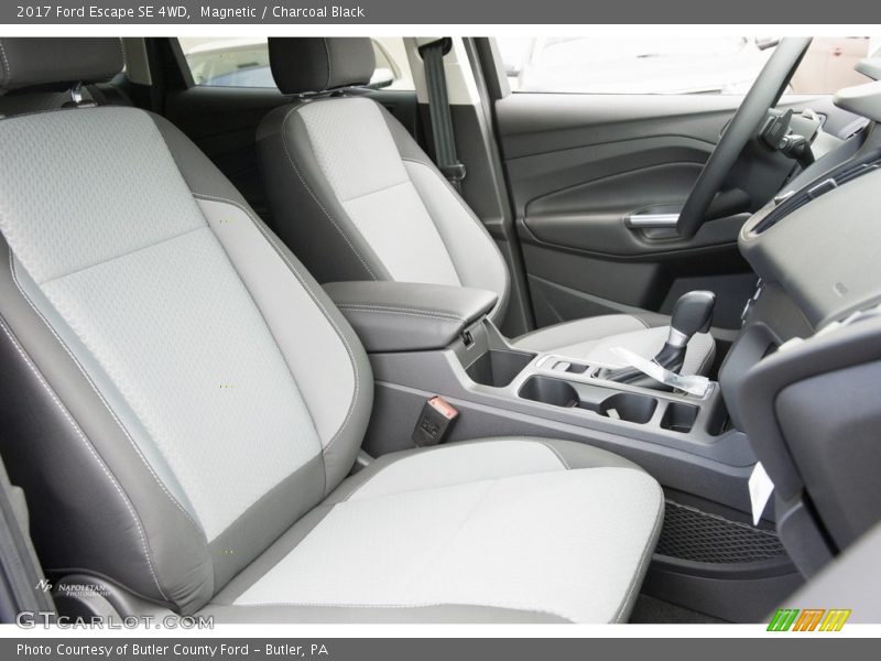 Magnetic / Charcoal Black 2017 Ford Escape SE 4WD