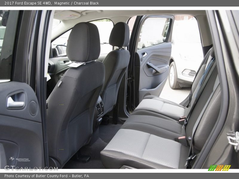Magnetic / Charcoal Black 2017 Ford Escape SE 4WD