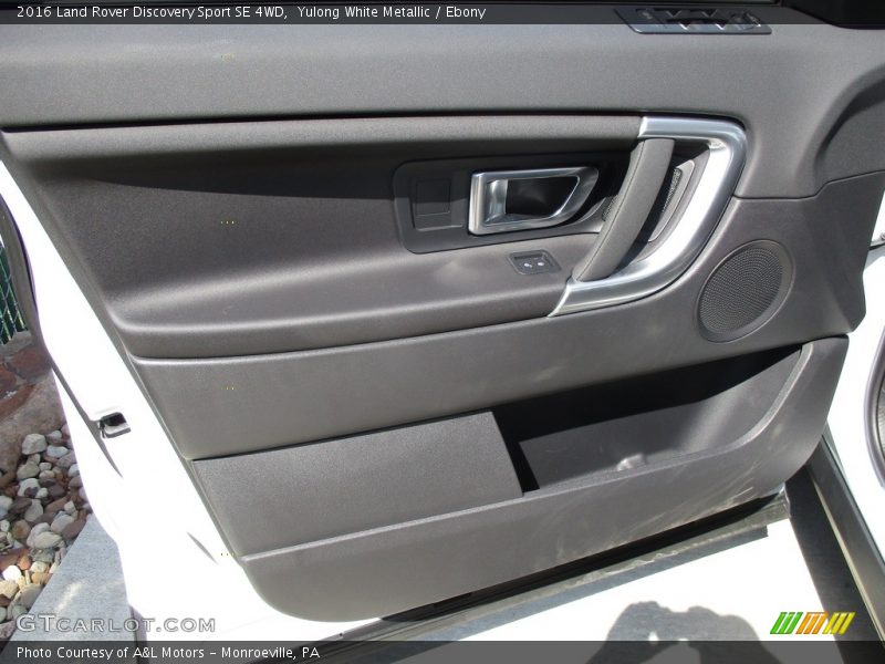 Yulong White Metallic / Ebony 2016 Land Rover Discovery Sport SE 4WD