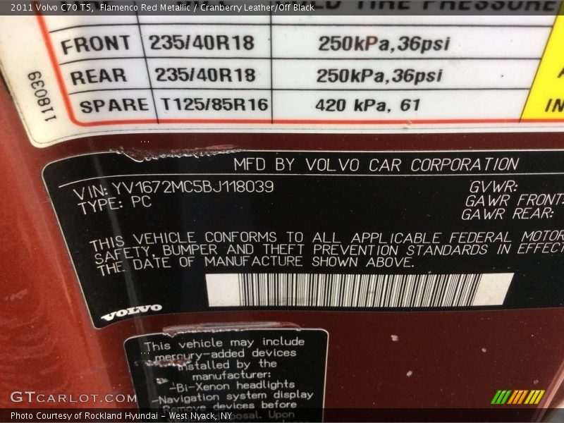 Flamenco Red Metallic / Cranberry Leather/Off Black 2011 Volvo C70 T5