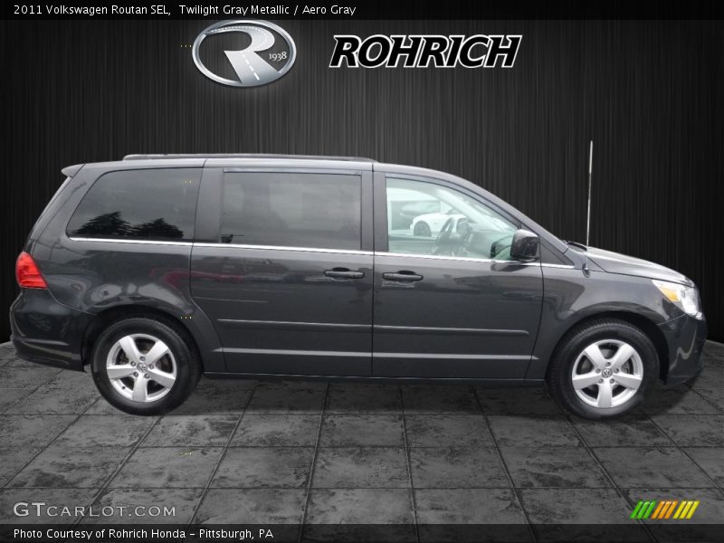 Twilight Gray Metallic / Aero Gray 2011 Volkswagen Routan SEL