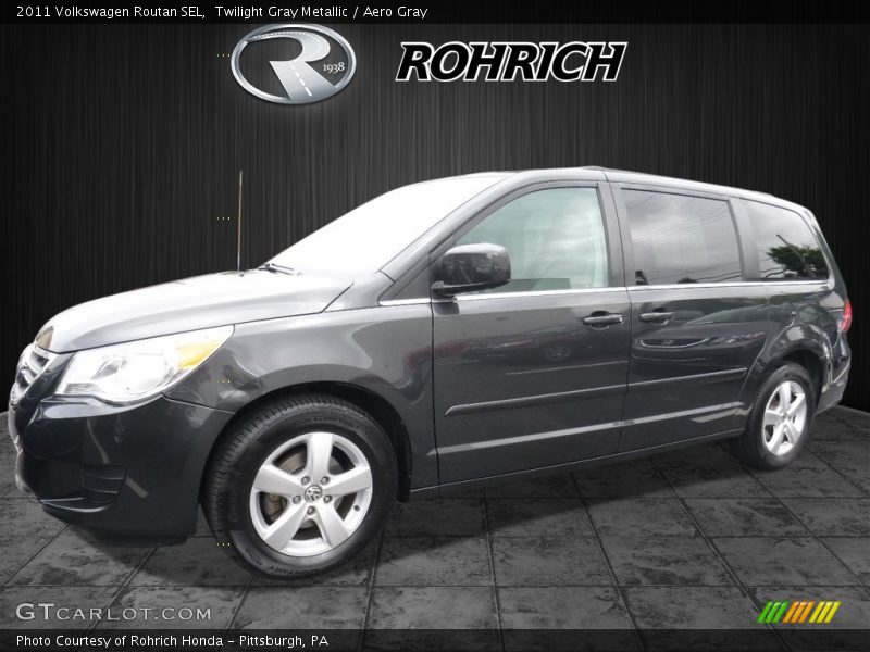 Twilight Gray Metallic / Aero Gray 2011 Volkswagen Routan SEL