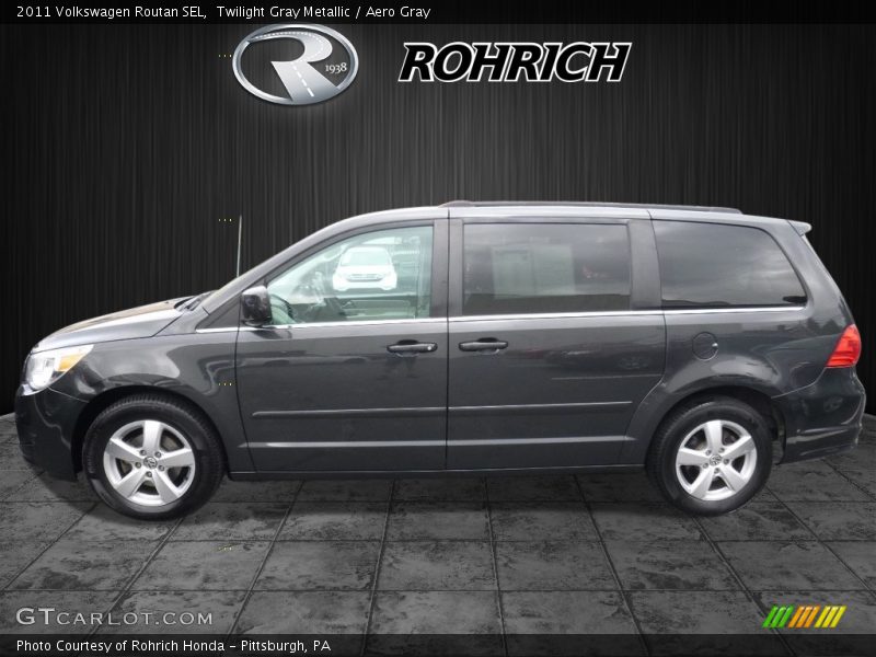 Twilight Gray Metallic / Aero Gray 2011 Volkswagen Routan SEL
