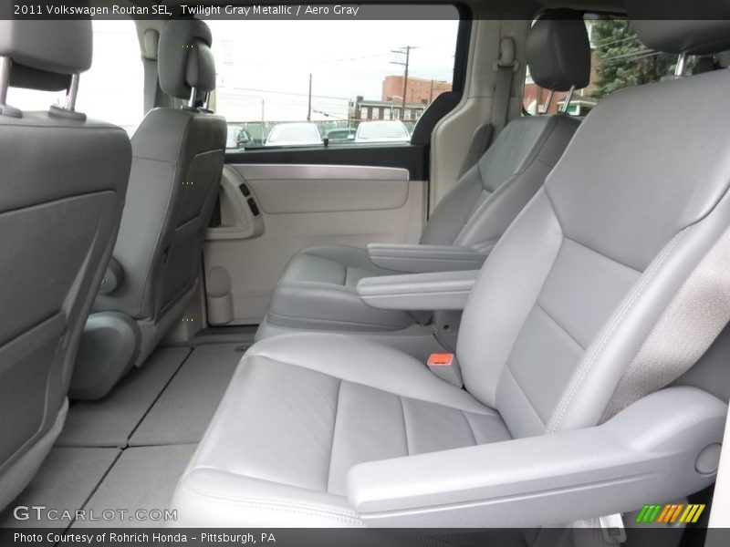 Twilight Gray Metallic / Aero Gray 2011 Volkswagen Routan SEL