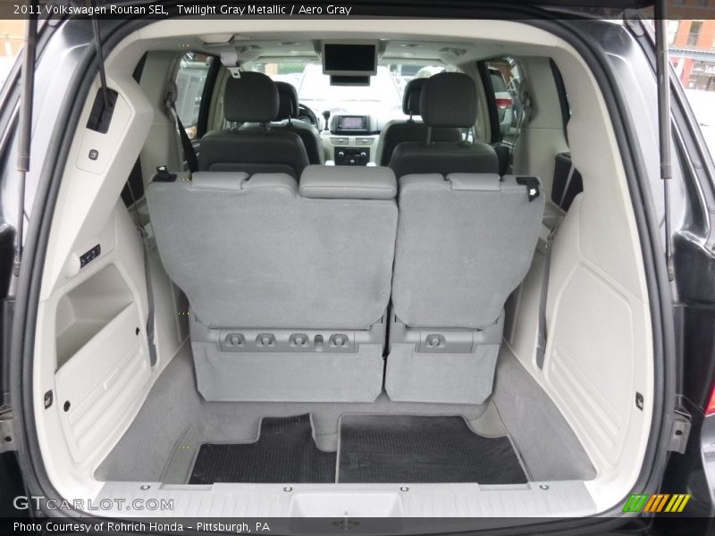 Twilight Gray Metallic / Aero Gray 2011 Volkswagen Routan SEL