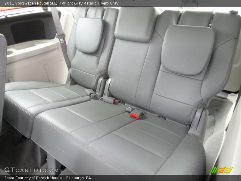 Twilight Gray Metallic / Aero Gray 2011 Volkswagen Routan SEL