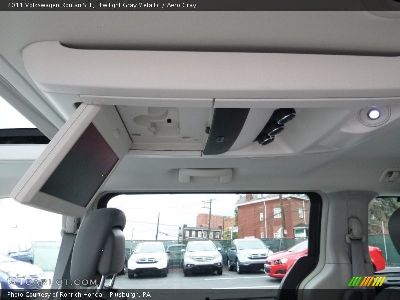 Twilight Gray Metallic / Aero Gray 2011 Volkswagen Routan SEL
