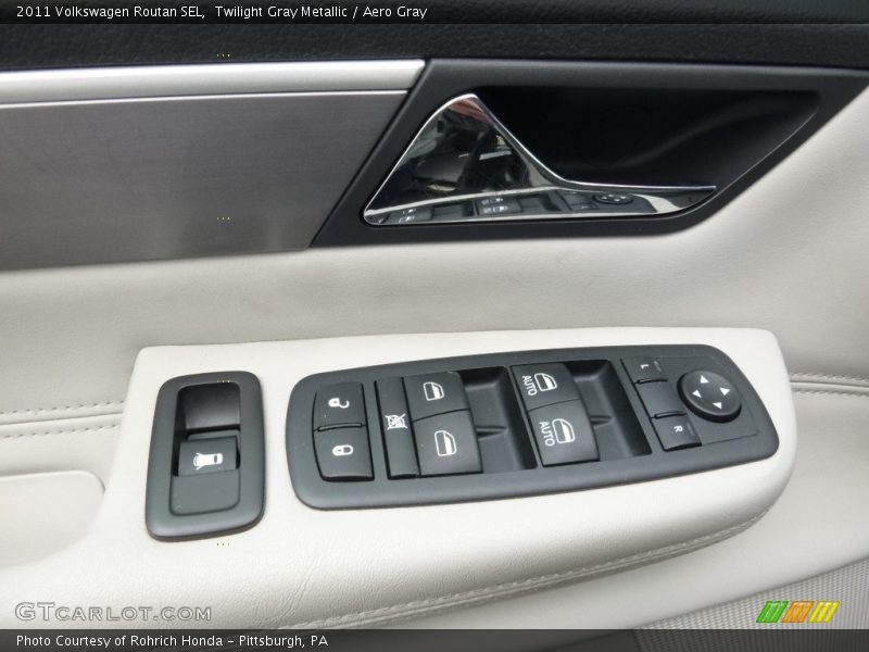 Twilight Gray Metallic / Aero Gray 2011 Volkswagen Routan SEL