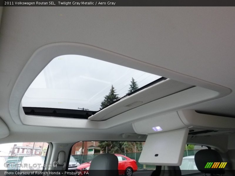 Twilight Gray Metallic / Aero Gray 2011 Volkswagen Routan SEL