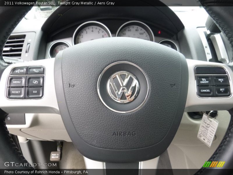Twilight Gray Metallic / Aero Gray 2011 Volkswagen Routan SEL
