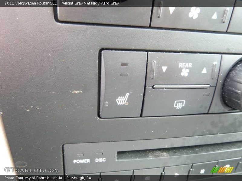Twilight Gray Metallic / Aero Gray 2011 Volkswagen Routan SEL