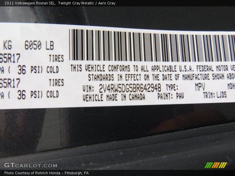 Twilight Gray Metallic / Aero Gray 2011 Volkswagen Routan SEL