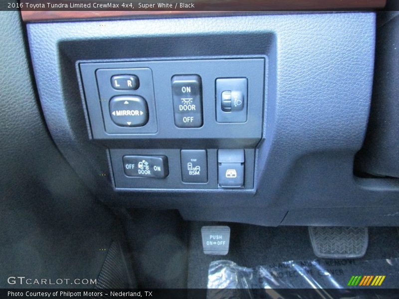 Super White / Black 2016 Toyota Tundra Limited CrewMax 4x4