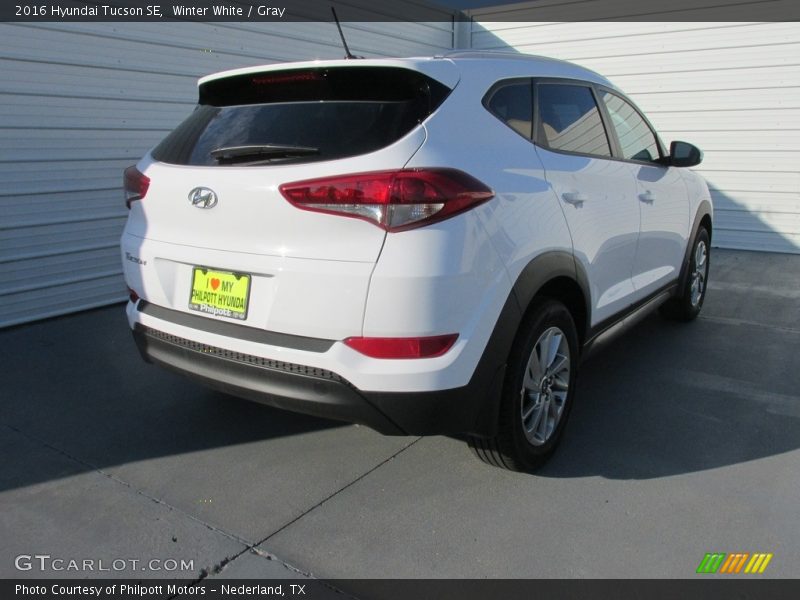 Winter White / Gray 2016 Hyundai Tucson SE