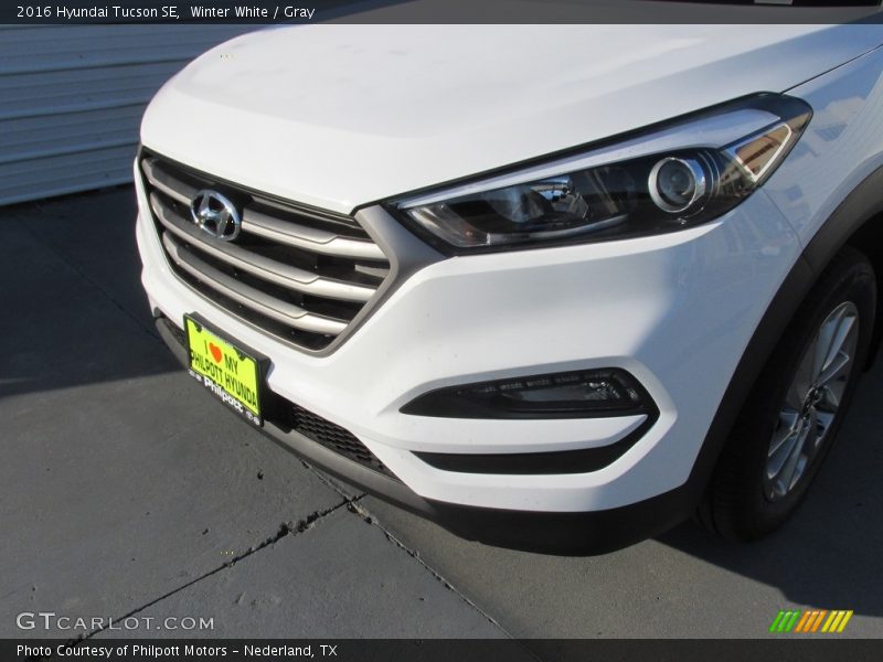 Winter White / Gray 2016 Hyundai Tucson SE
