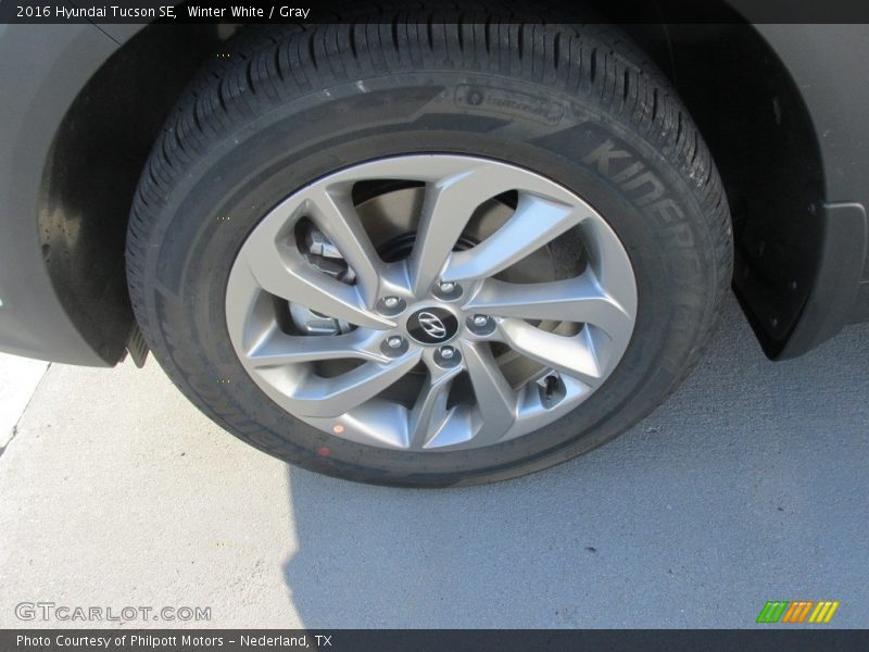 Winter White / Gray 2016 Hyundai Tucson SE
