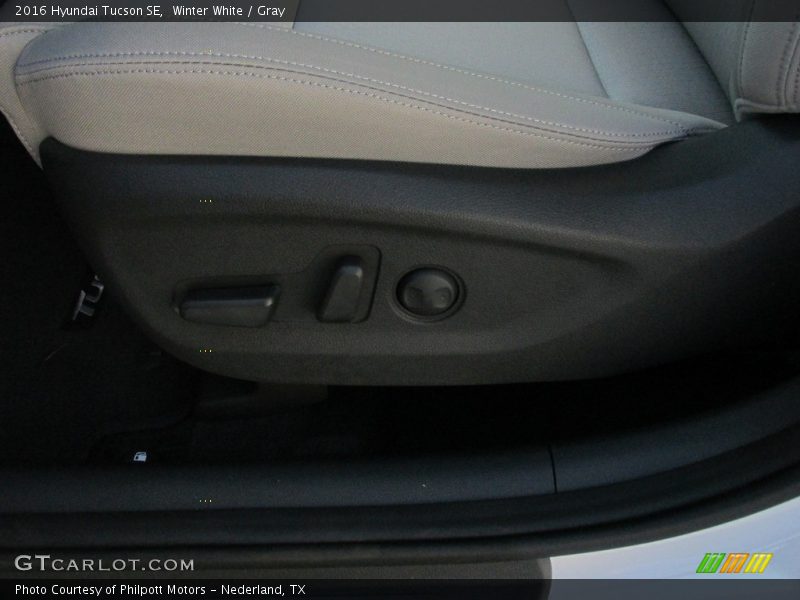 Winter White / Gray 2016 Hyundai Tucson SE