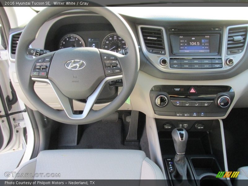 Winter White / Gray 2016 Hyundai Tucson SE