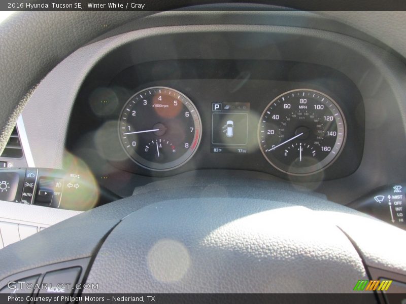 Winter White / Gray 2016 Hyundai Tucson SE
