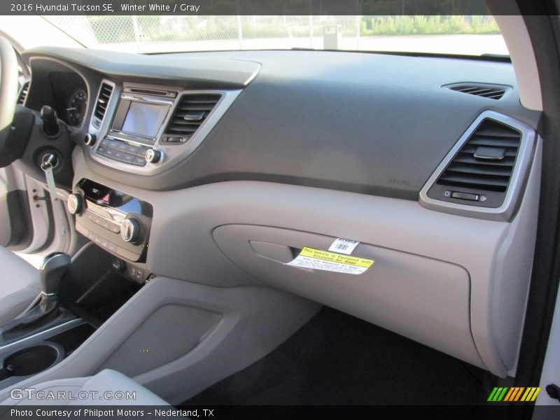 Winter White / Gray 2016 Hyundai Tucson SE