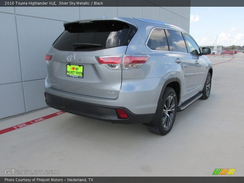 Silver Sky Metallic / Black 2016 Toyota Highlander XLE