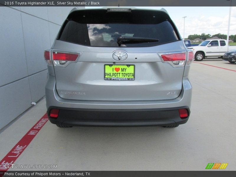 Silver Sky Metallic / Black 2016 Toyota Highlander XLE
