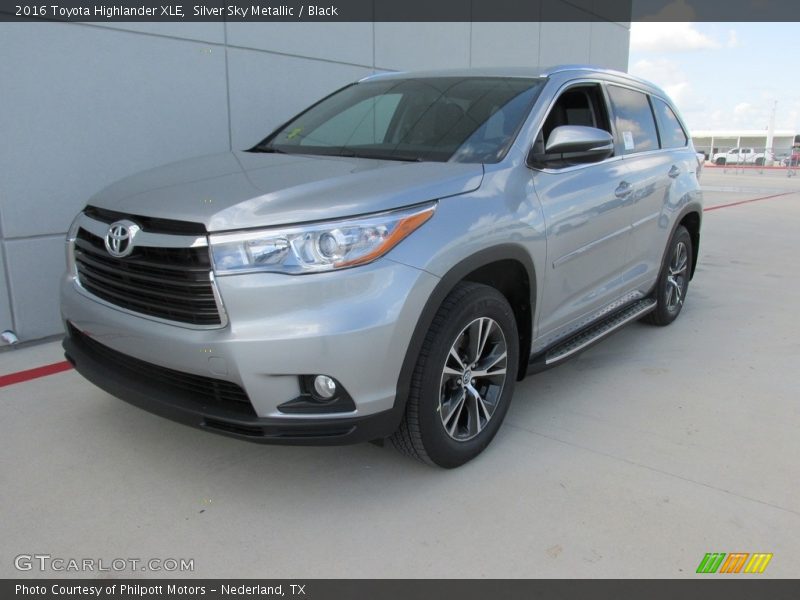 Silver Sky Metallic / Black 2016 Toyota Highlander XLE