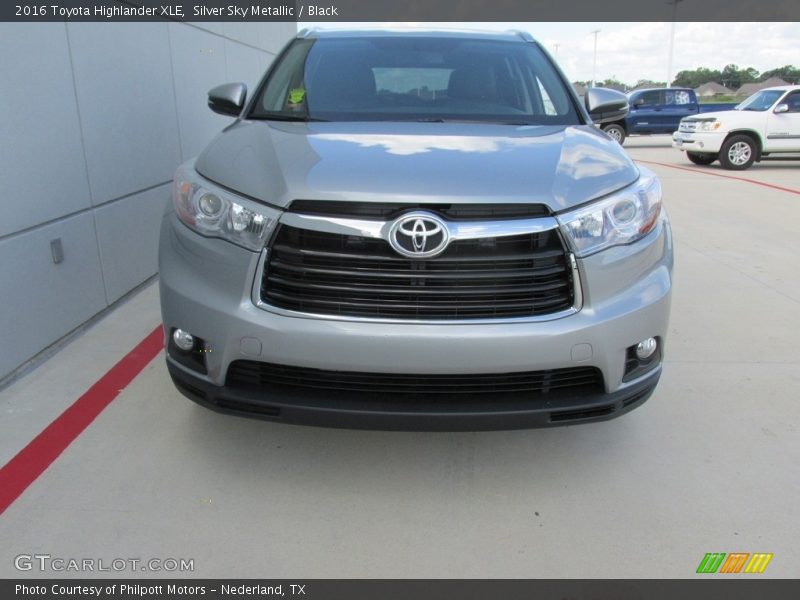 Silver Sky Metallic / Black 2016 Toyota Highlander XLE
