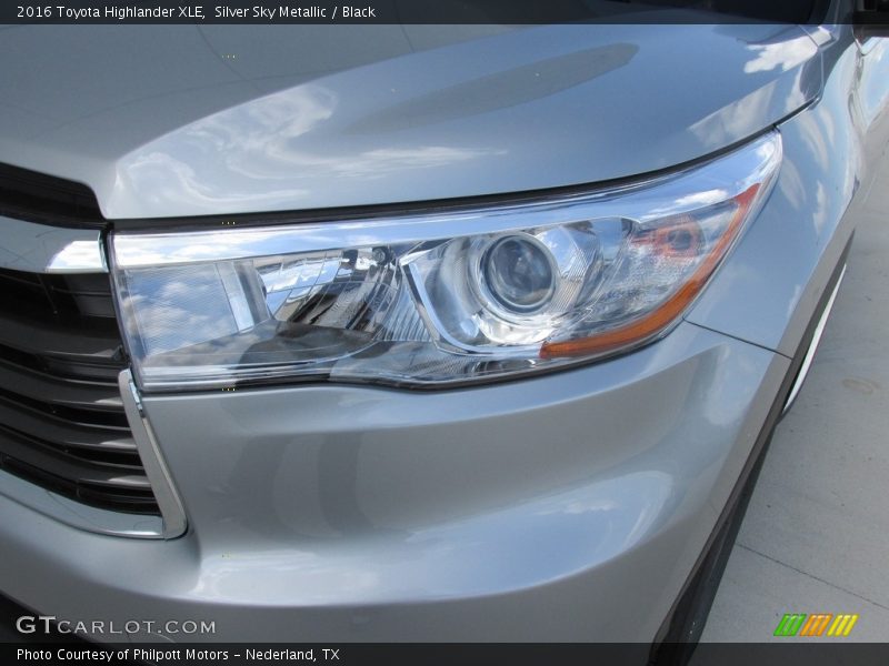 Silver Sky Metallic / Black 2016 Toyota Highlander XLE